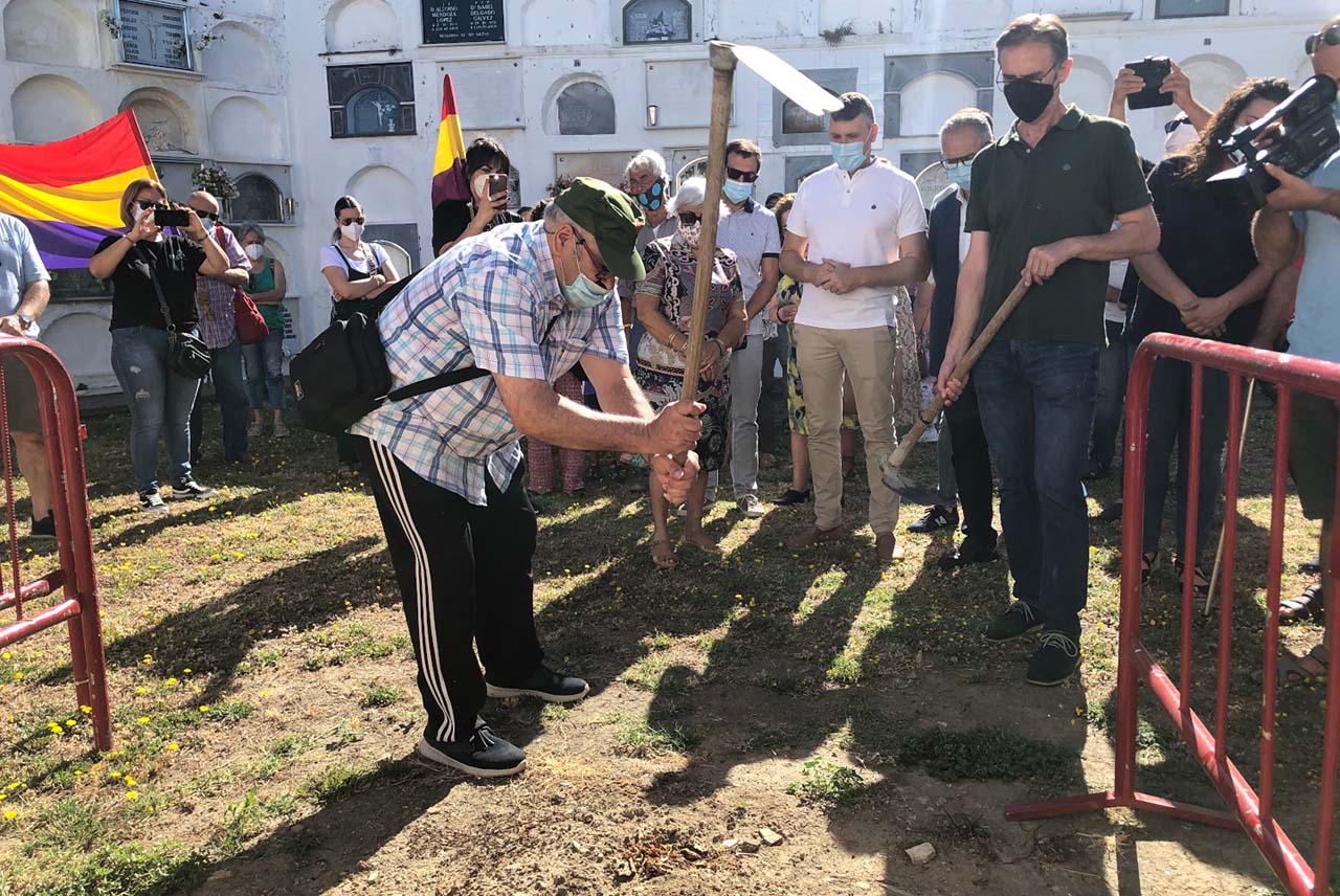 Búsqueda de nuevas fosas en Jimena